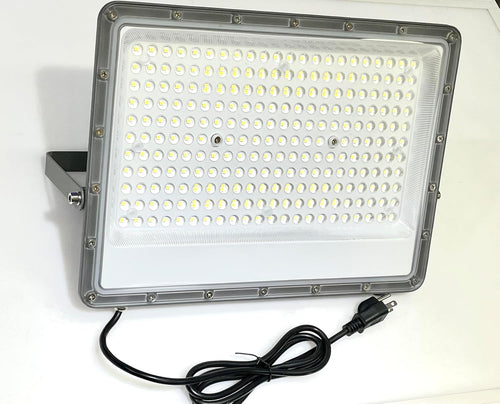 M0763 : M.T.C Canada LED Flood Light 200W 24000lm 6000K Input Voltage 120VAC with Plug in CETL IP65 Waterproof